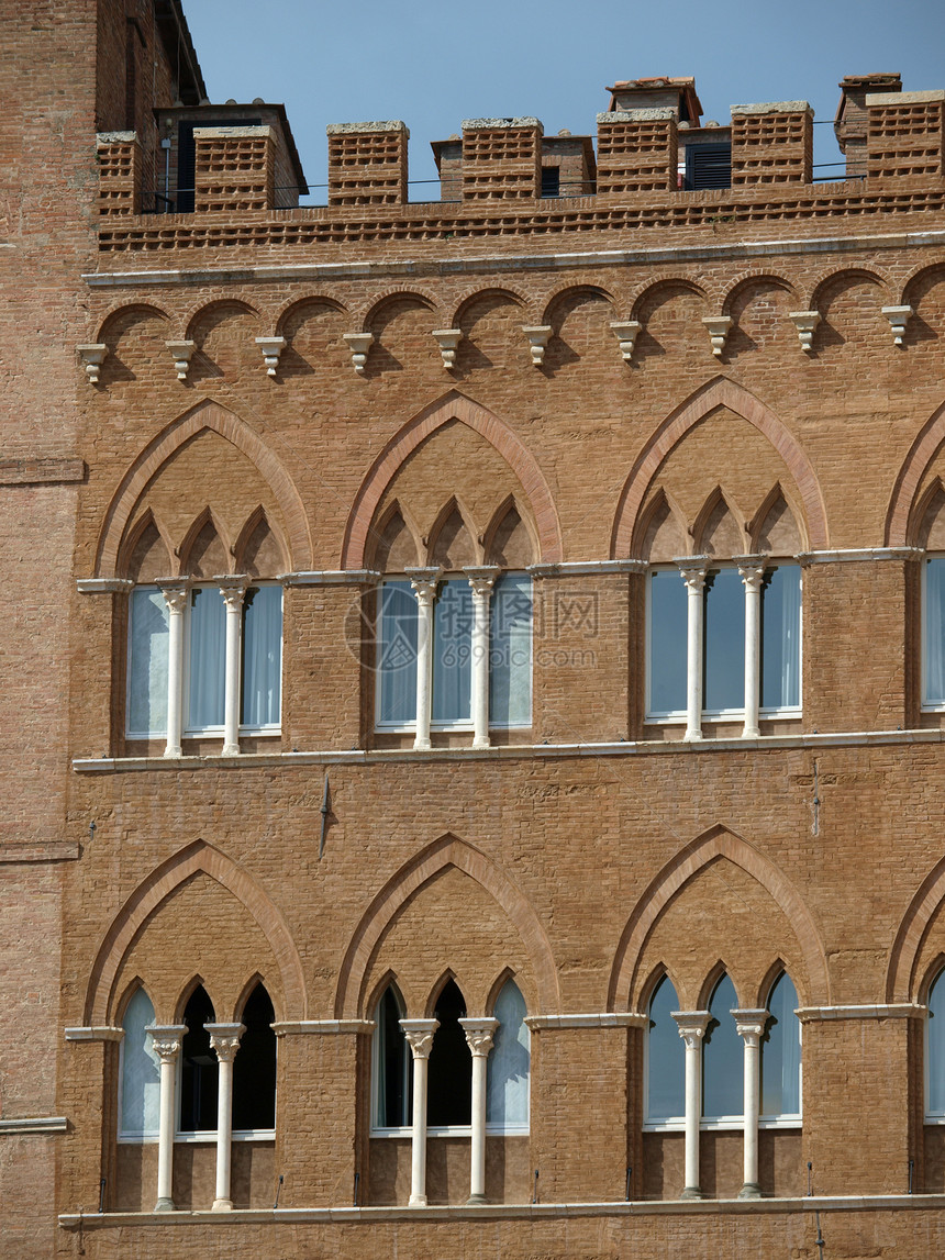 锡耶纳美丽的哥特窗口建筑学田野建筑风格房子广场艺术三棱窗户装饰品图片