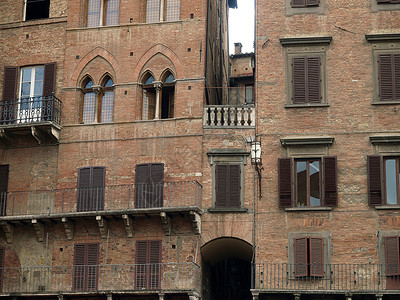 Siena  德尔坎波广场哥特建筑的砖面会议广场阳台食者目的地双孔建筑学旅游田野妈妈背景图片