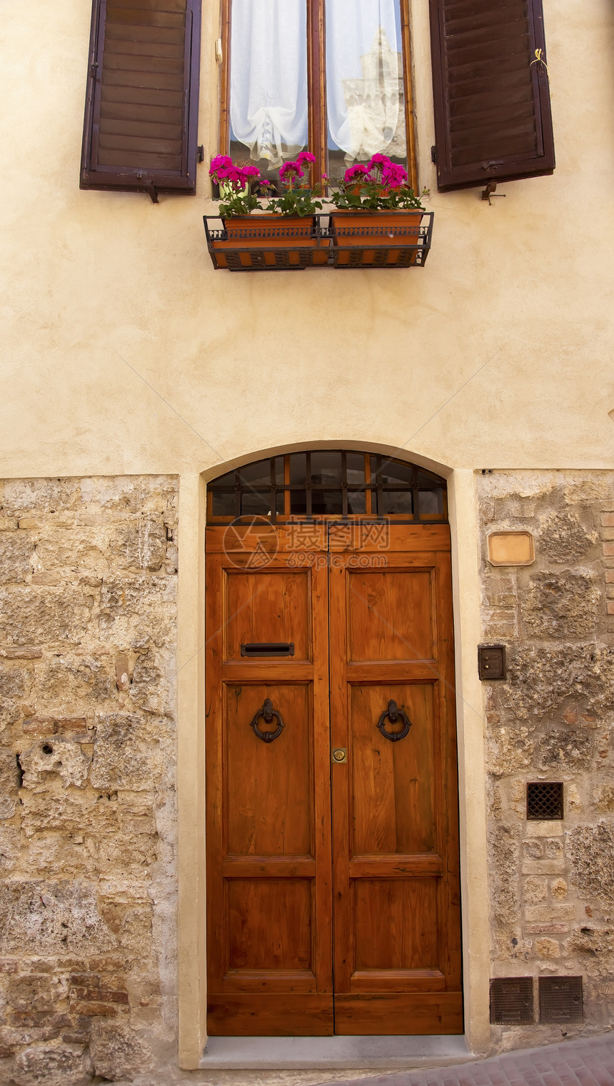 意大利入口地标花朵农村建筑乡村假期旅行木头石头图片