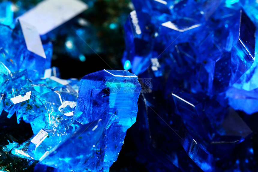 硫酸铜黑色化学地质学结晶实验室科学奢华蓝色水晶宏观图片