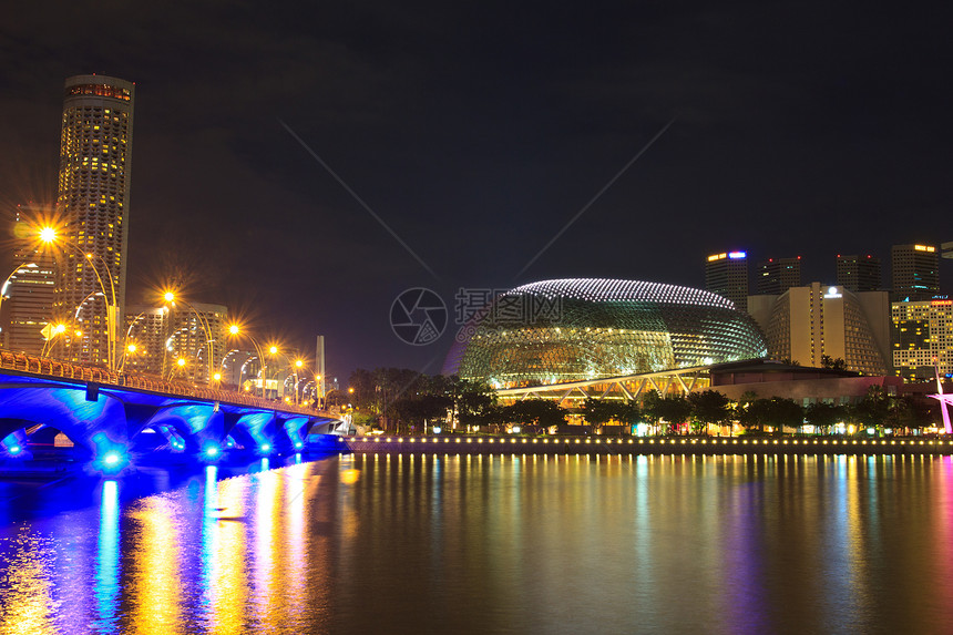 河边房子景观音乐会艺术反射圆顶地标文化旅游歌剧图片