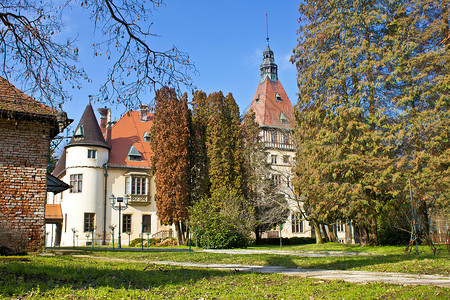 绿色的堂吉·米哈尔哈茨城堡高清图片