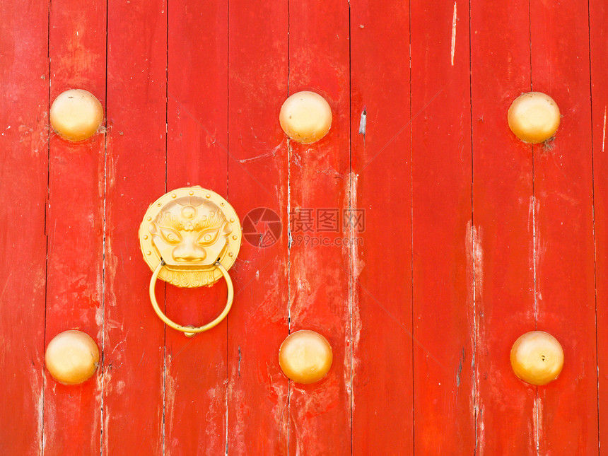 清拉梅萨隆山红木门上的龙门把手图片