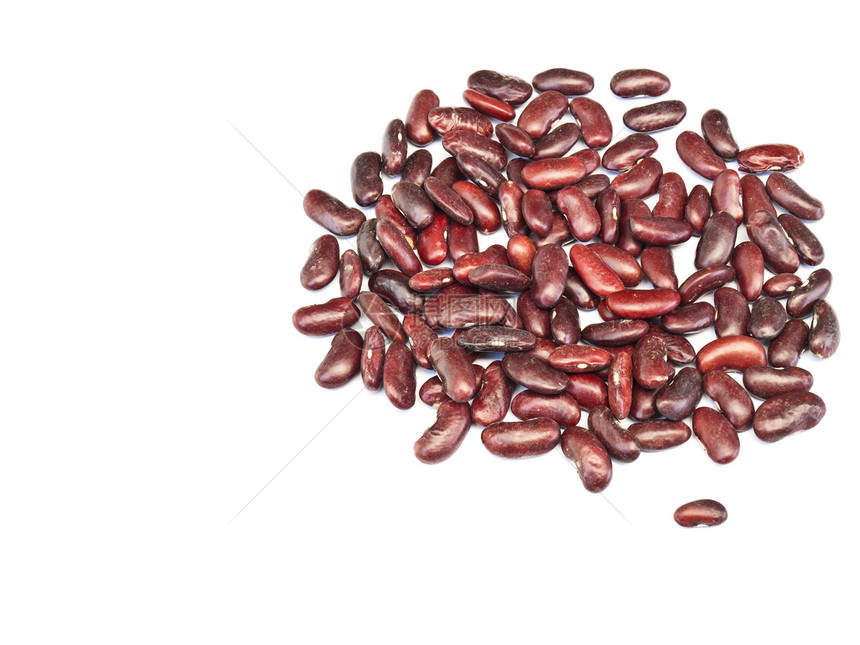 在白色背面灰状体上隔离的干豆或红豆红色植物豆类菜豆粮食种子宏观团体食物图片