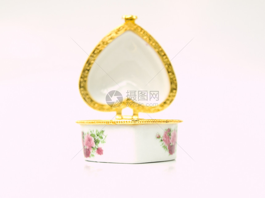 用于为女士保留lozenge或糊贴剂的陶瓷案件金子宝石菱形盒子首饰修剪魅力包装珠宝宏观图片
