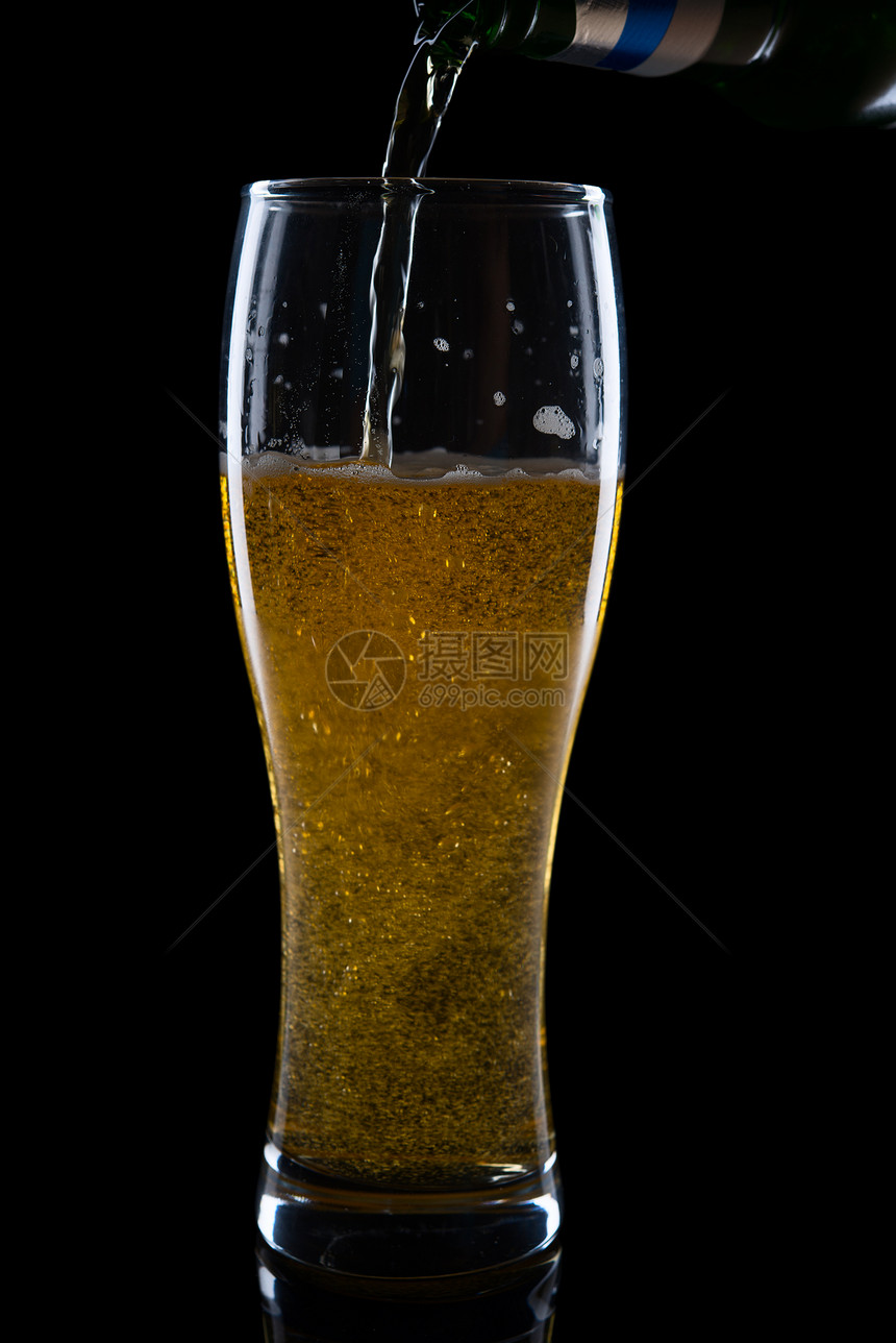 倒酒啤酒液体金子气泡黄色泡沫酒吧服务啤酒厂玻璃小麦图片