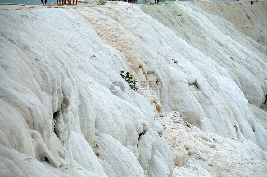 土耳其帕穆卡勒的特雷弗丁池和梯田水池蓝色火鸡岩石瀑布洗澡温泉矿物旅游编队图片
