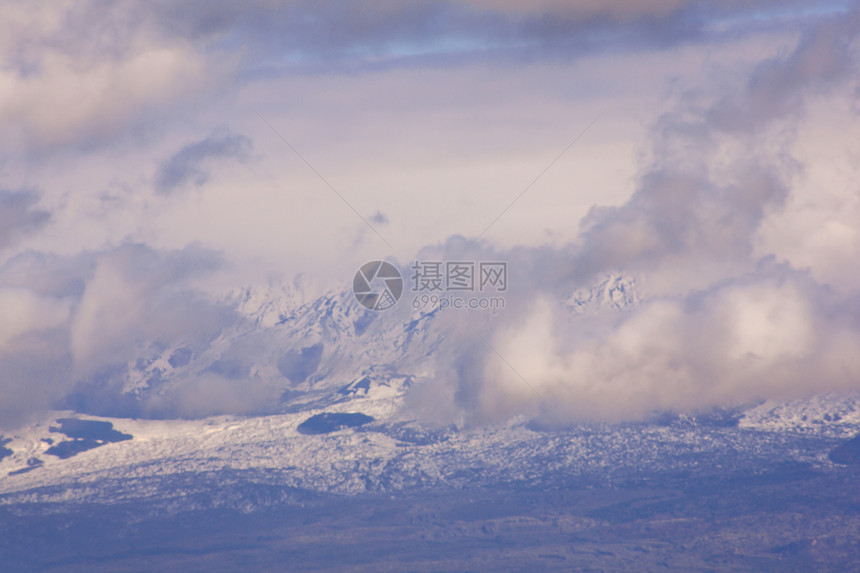 蒙蒂·内布罗迪与下雪图片