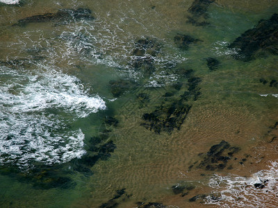维桑海滩阿尔加夫省比拉多比斯波附近的普拉亚多科多阿马海岸线海滩海岸岩石场景悬崖海洋支撑旅行背景