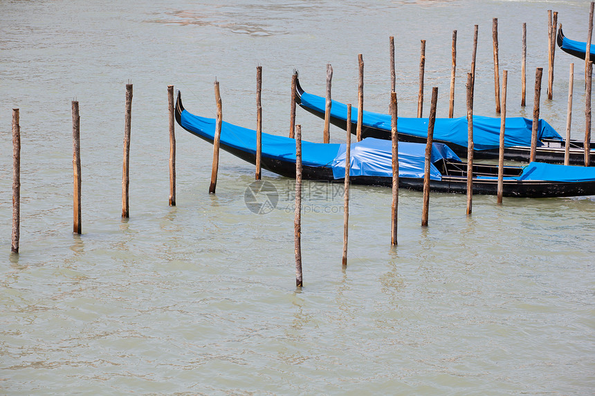 Gondolas 停车场传统运河运输缆车游客假期旅游旅行水路地标图片