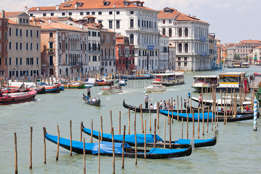 Gondolas 停车场旅行运河旅游假期运输天空游客缆车地标水路图片