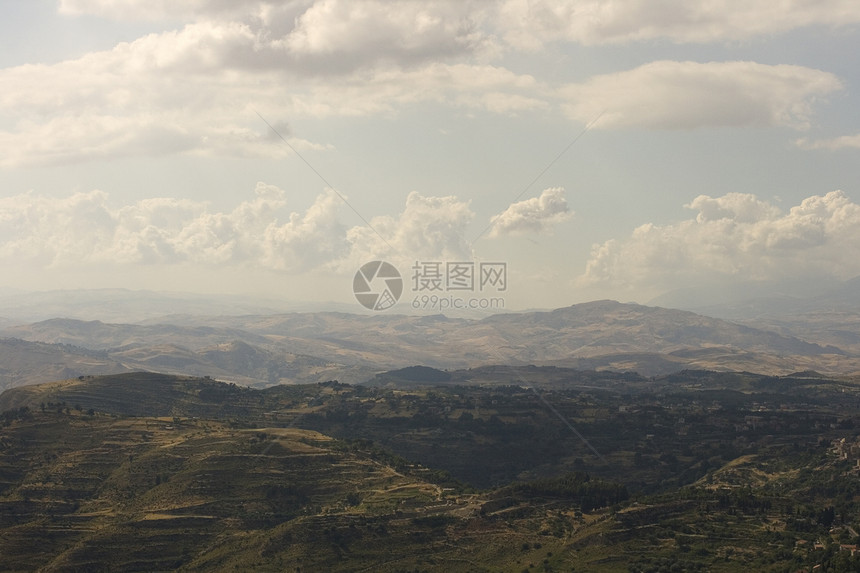 恩纳农村田园国家乡村居民全景爬坡土地风光图片