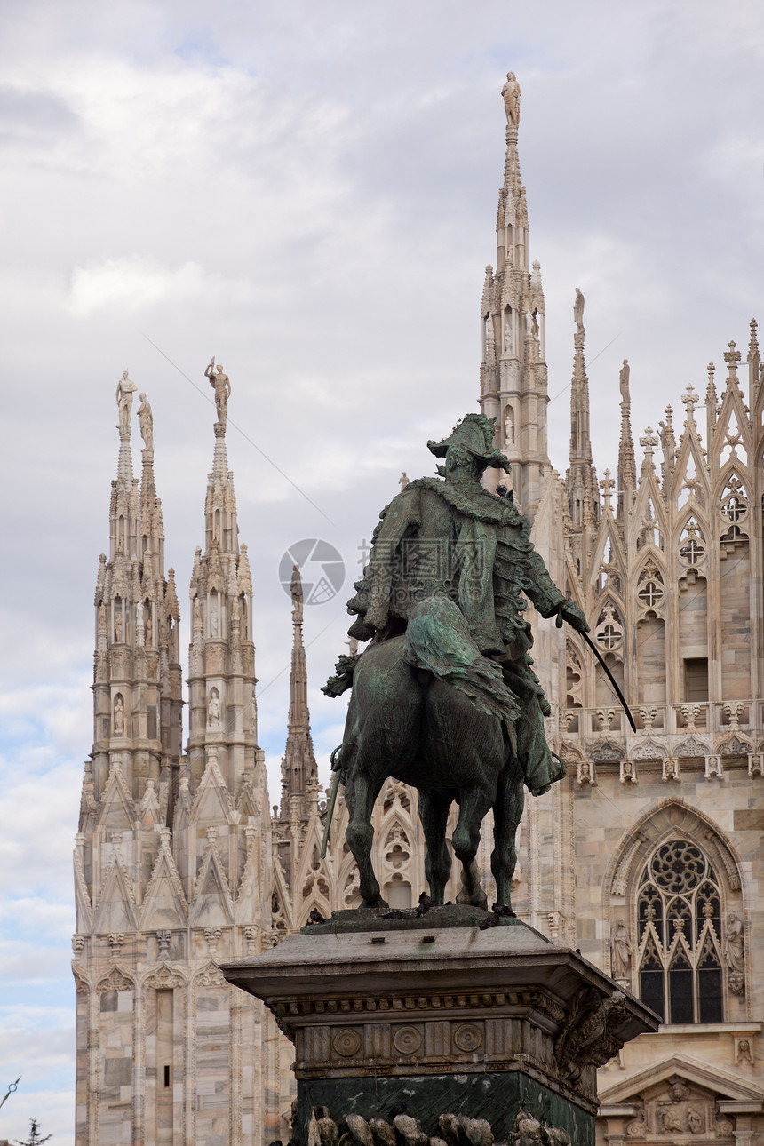 米兰的维托里奥埃马努埃第二纪念碑信仰正方形城市资产荣耀历史性男人力量雕刻雕像图片