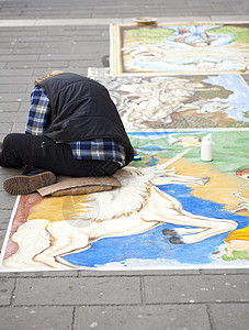 麦当纳罗行动艺术家街道绘画路面男人画家背景图片
