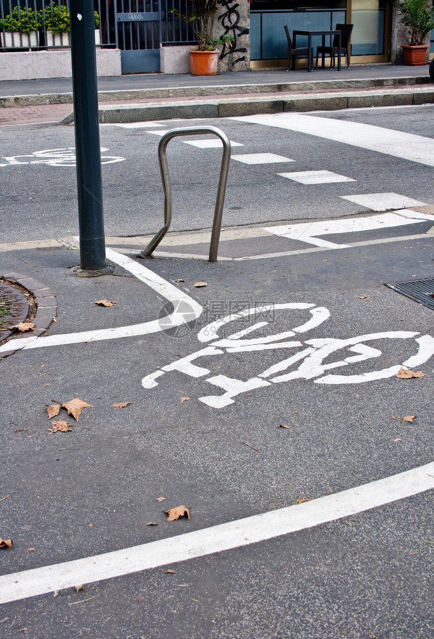 自行车路径树叶街道路标运输警告枯叶白色季节图片