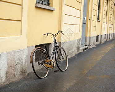 旧自行车车踏板车轮背景图片