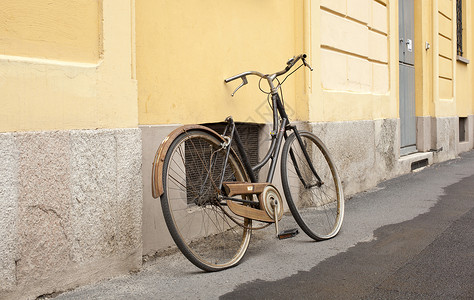 旧自行车车车轮踏板背景图片