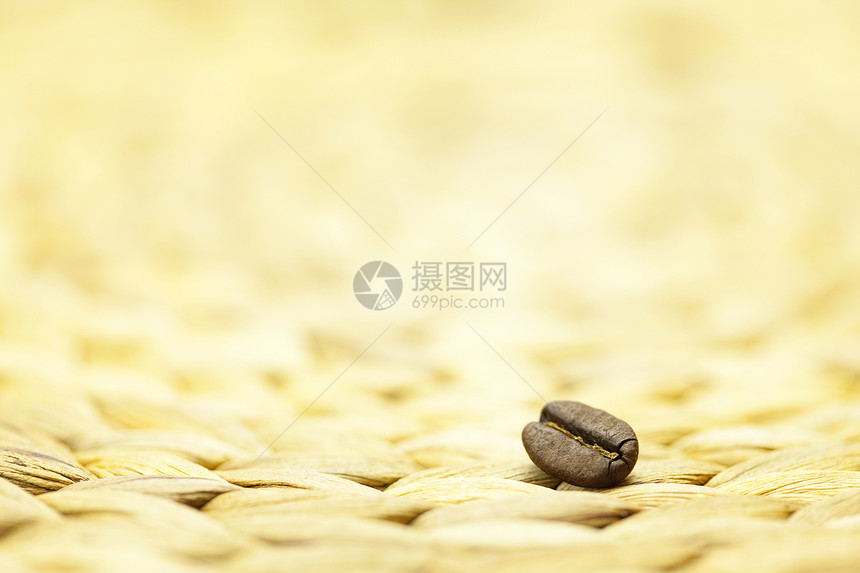 咖啡豆垫子上的咖啡豆照片衣服种子长方形框架食物小麦纺织品宏观面包图片
