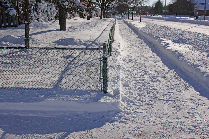 清除白雪的人行人行角图片