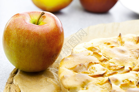 苹果派苹果和花糕点美食甜点早餐用餐白色金子棕色烹饪食物小吃高清图片素材