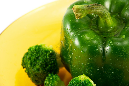 盘子上的胡椒和花椰菜蔬菜食物活力绿色美食健康背景图片