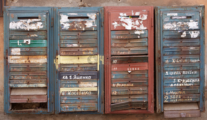 铁生锈古老的铁信箱图片