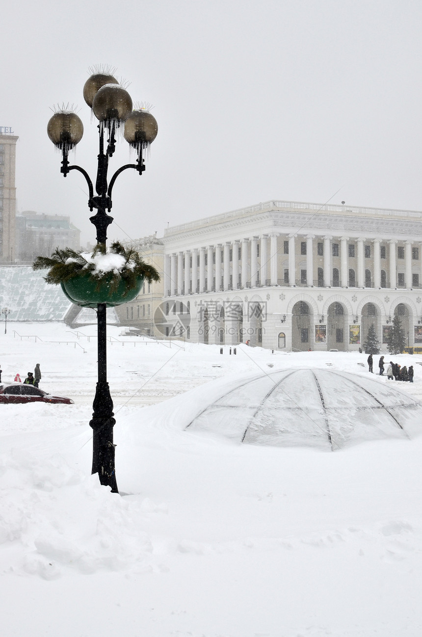 冬天的基辅优胜者降雪旅行季节暴风雪城市建筑学自然灾害街道暴风雨图片