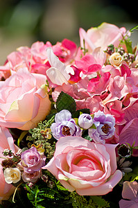 人工花粉色树叶织物花束植物群玫瑰丝绸植物背景图片