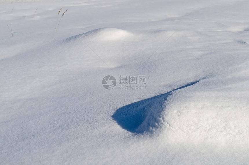 滑雪季节雪堆阳光天气漂移白色图片