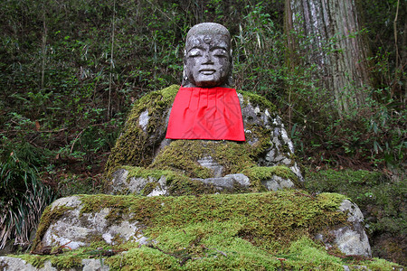 日本Nikko文化观光宗教旅游红色佛教徒雕塑寺庙石头旅行背景图片