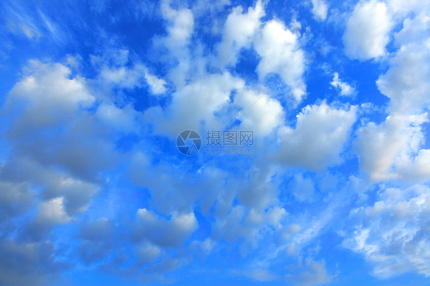 蓝色天空上的云云3摄影蓝色背景图片