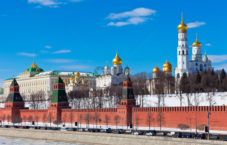 在阳光明媚的春天 莫斯科克里姆林宫的美丽景色大教堂城市旅行历史中心太阳能蓝天景观街道场景图片