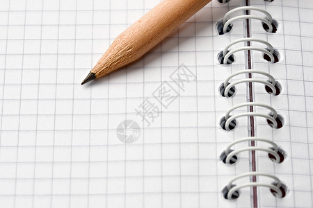 白色背景上孤立的笔记板阴影笔记本商业空白床单工作室软垫笔记宏观笔记纸背景图片
