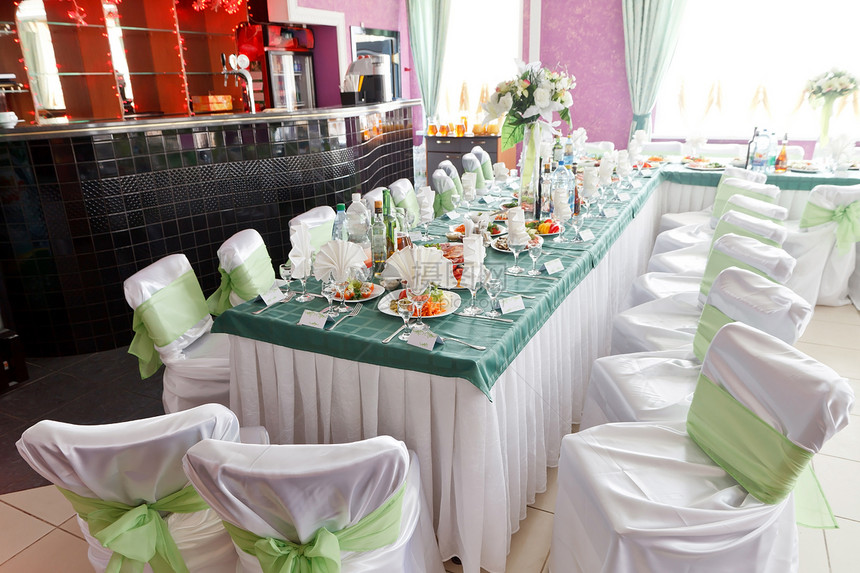 婚礼桌桌餐厅椅子桌子盘子派对婚姻玻璃餐巾食物庆典图片