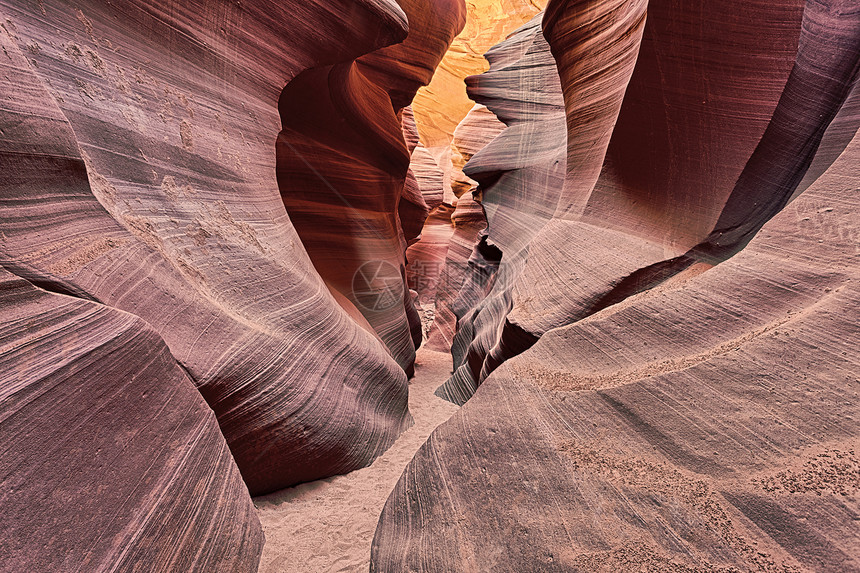 著名的Antellope峡谷水平视图砂岩丝绸火焰彩虹风景条纹红色紫丁香橙子阴影图片