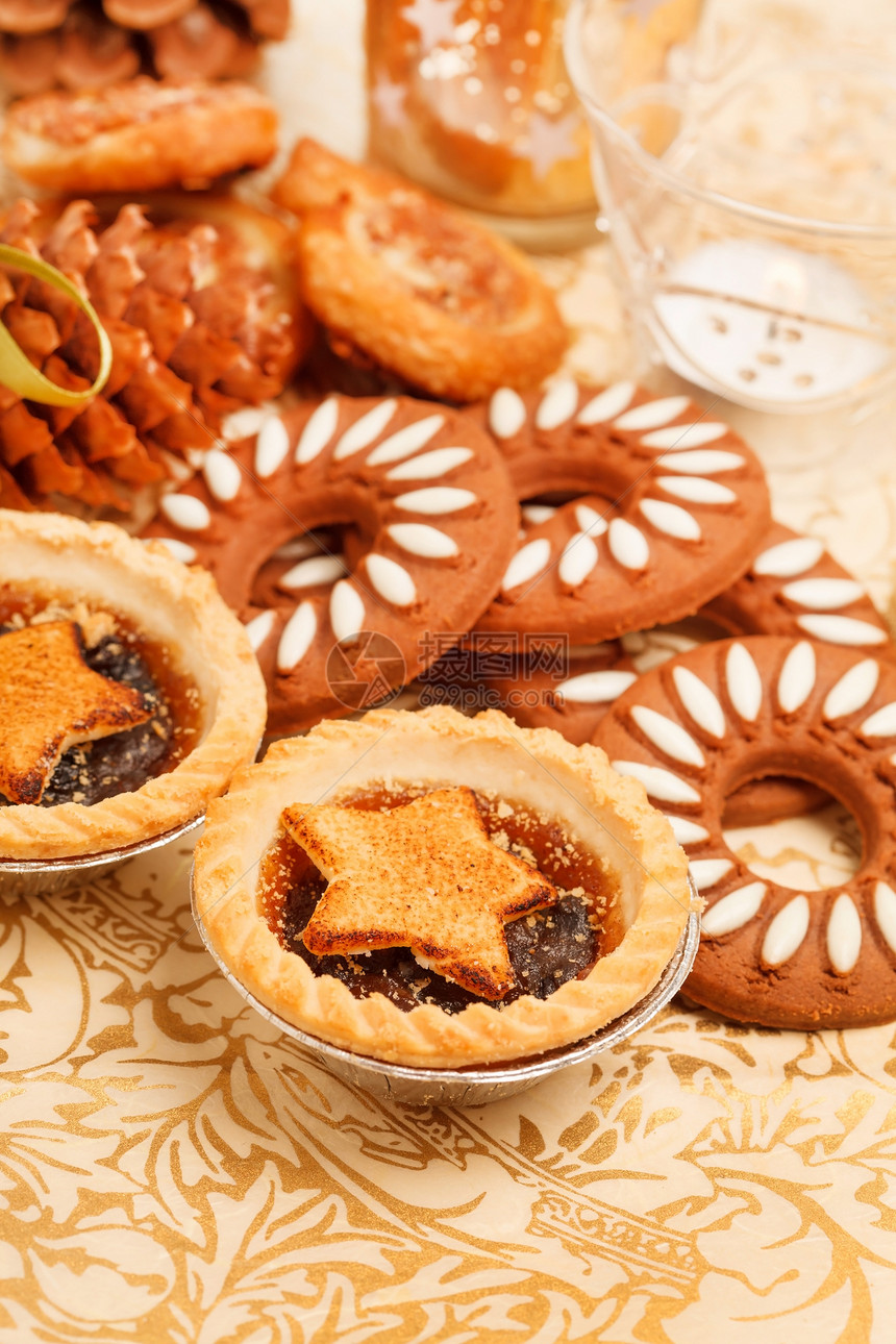 圣诞节甜点金子食物照片锥体星形文化蛋糕巧克力香料水果图片