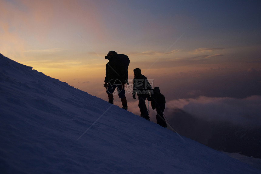 美丽的山滑雪板岩石旅行明信片阳光晴天滑雪风景首脑假期图片