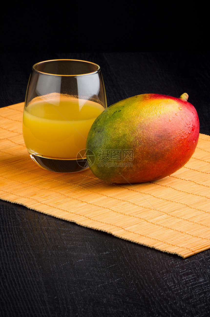 新鲜芒果汁甜点奶油状水果果汁橙子水壶液体热带异国服务图片
