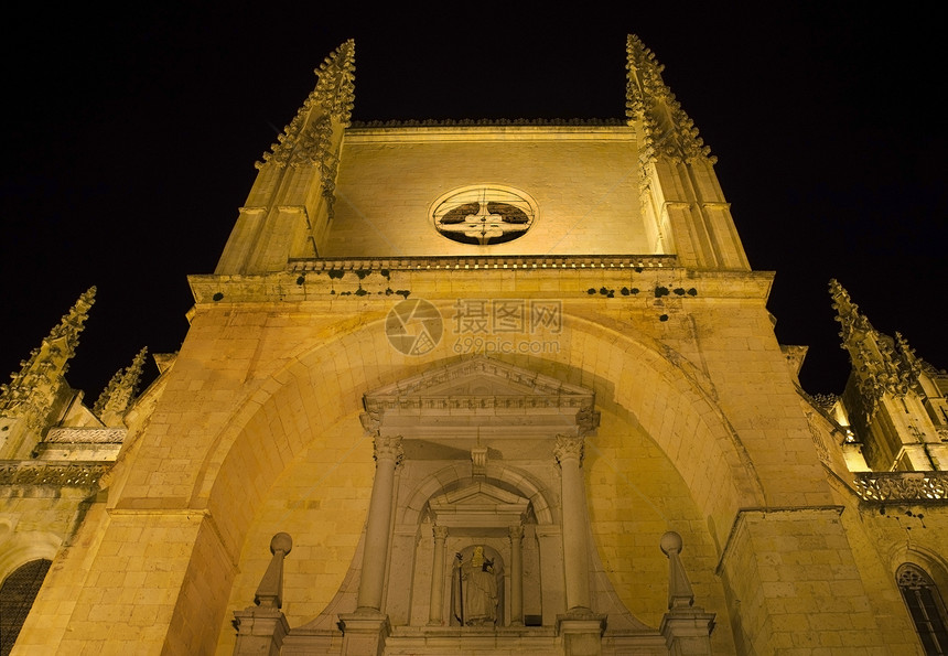 晚上塞戈维亚大教堂 著名的西班牙地标历史天空遗产假期渡槽石头城堡旅游建筑建筑学图片