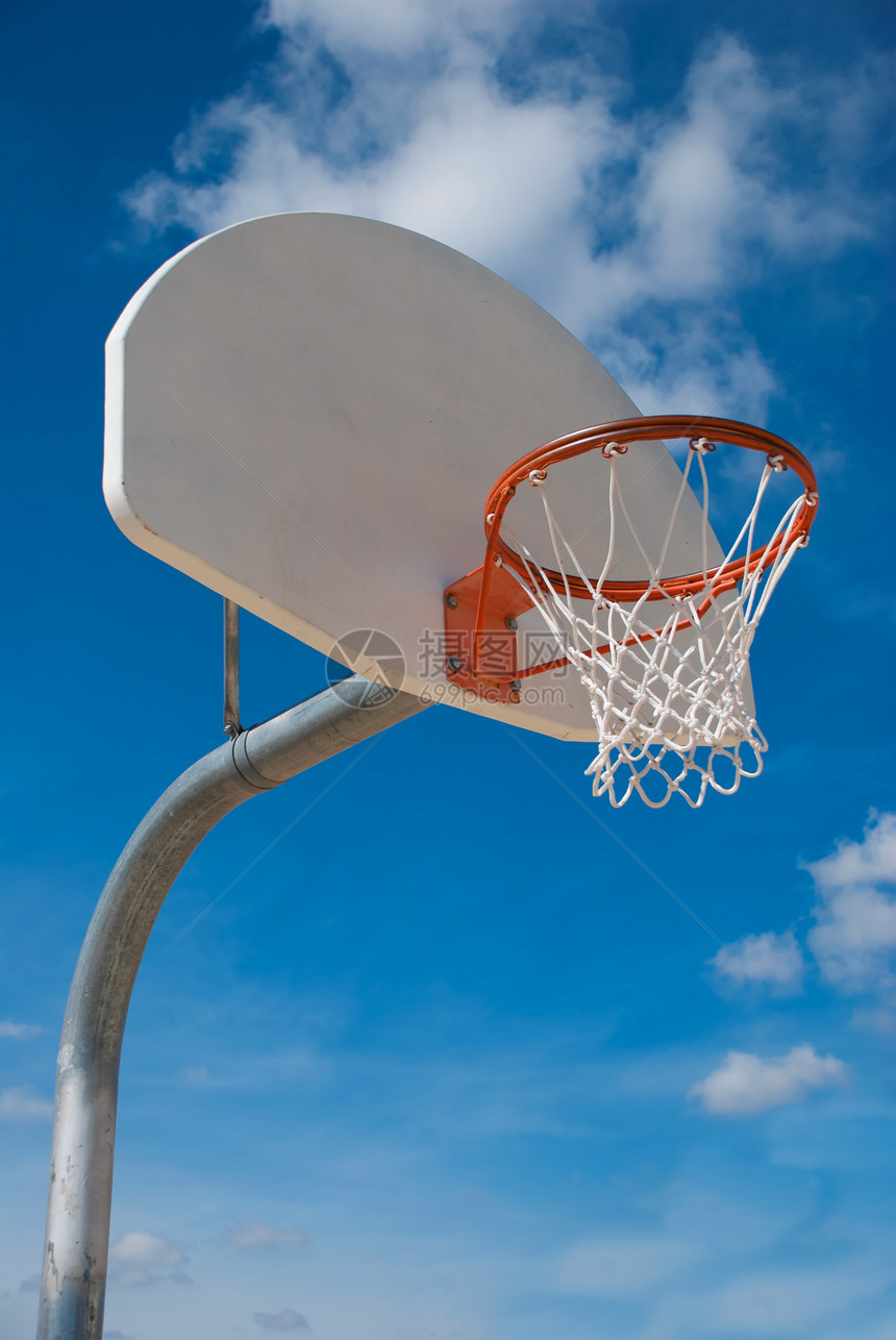 篮球洞和标准蓝色红色运动天空轮缘图片