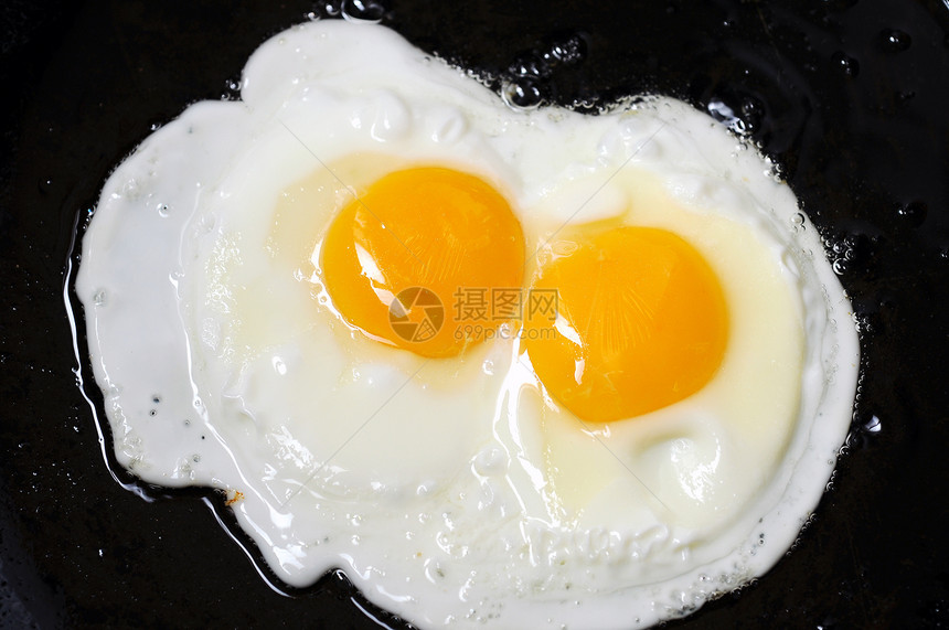 煎蛋早餐蛋黄白色母鸡黑色黄色平底锅营养图片