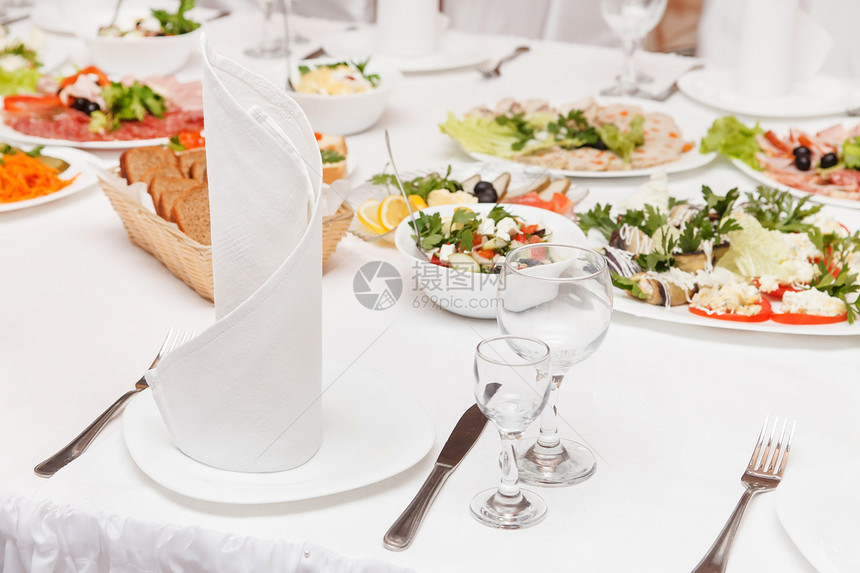 婚礼桌桌奢华桌子展示接待宴会玻璃椅子盘子念日餐巾图片