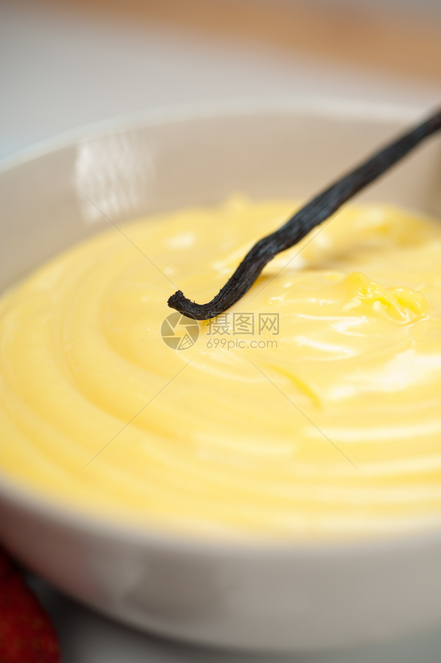 配有种子棒的香草果奶油食物餐厅奶制品漩涡小吃糕点厨房甜点牛奶黄色图片