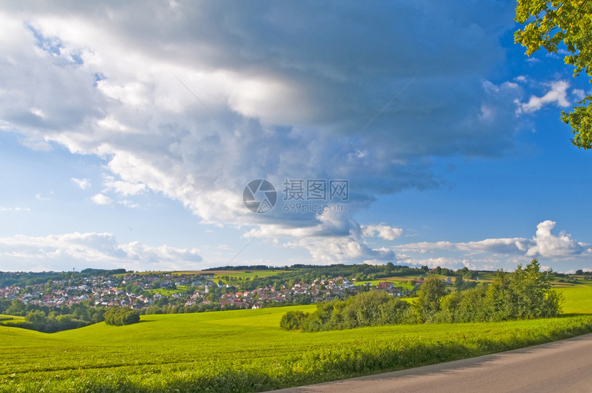 云天气蓝色自由国家绿色场地农业村庄图片
