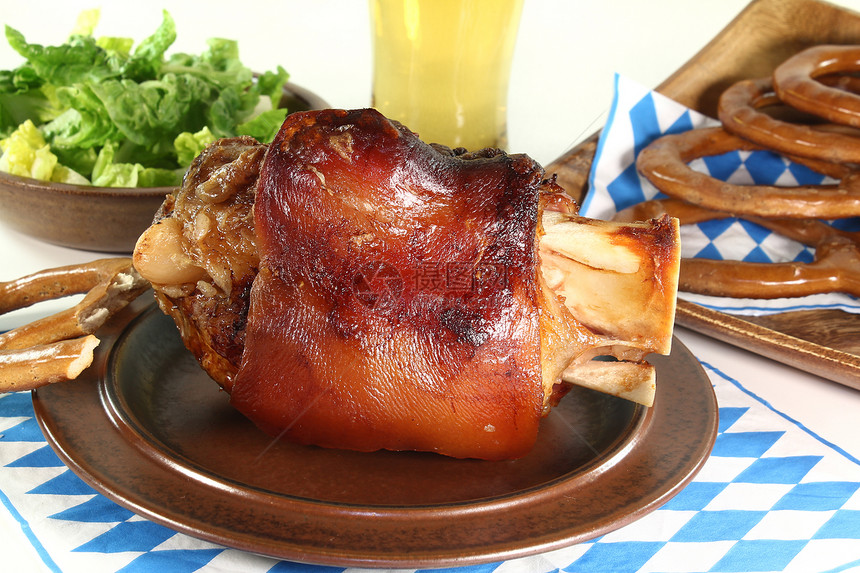 猪肉一角啤酒果皮骨头小麦餐巾蓝色食物传统白色小腿图片