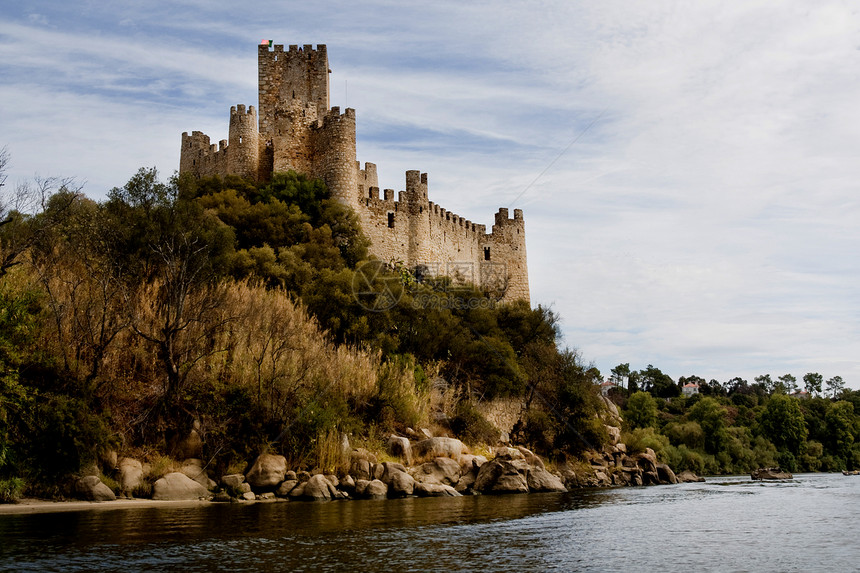 阿尔穆罗尔城堡地标远景爬坡石头绿色堡垒旅行墙壁风景旅游图片