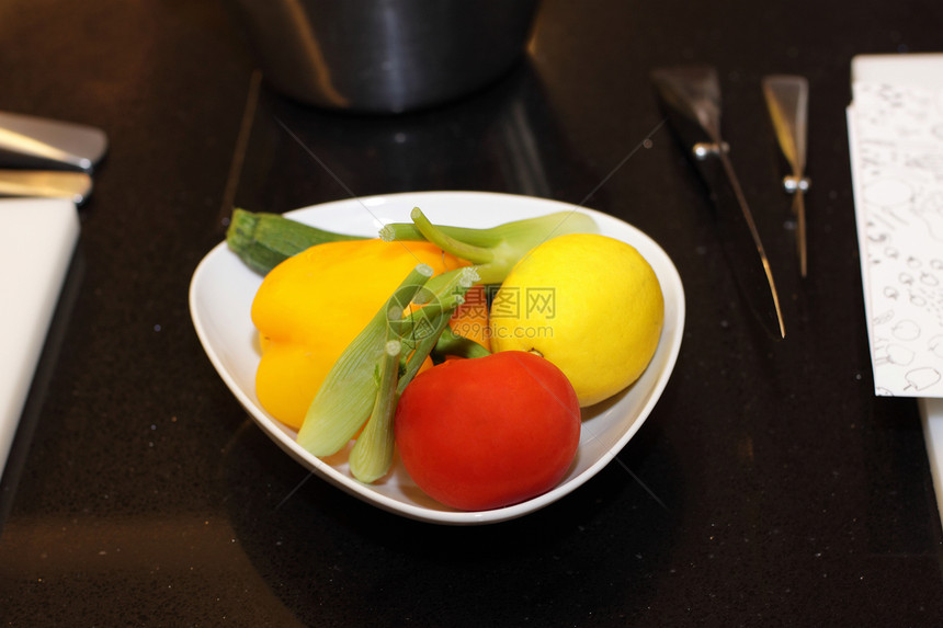 烧烤的花粉做回炉子的成分食谱削皮器茴香砧板主菜蔬菜胡椒食物味道图片