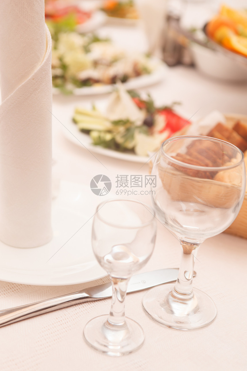 在婚礼派对上吃饭盘子食物午餐烹饪庆典水果自助餐熟食餐饮烧烤图片