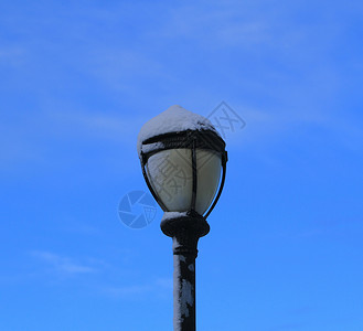 街灯蓝色天空背景图片