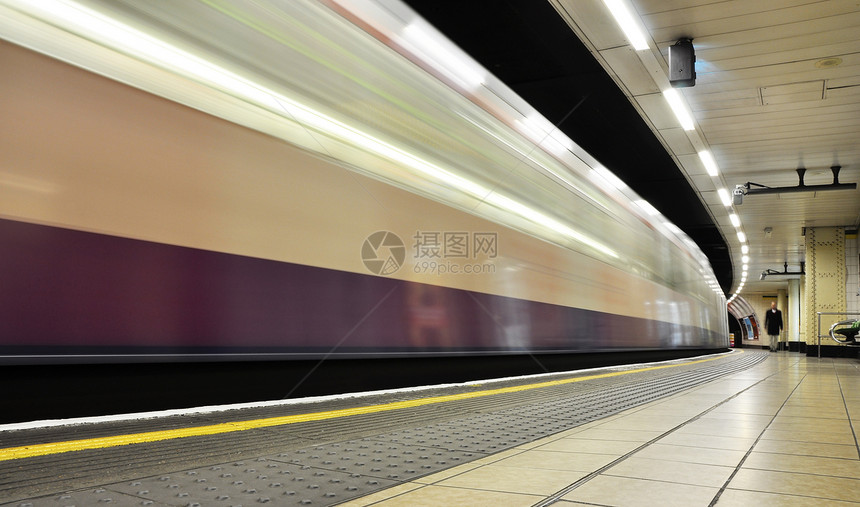 伦敦地下地下平台建筑学旅行城市隧道火车英语铁路管子速度图片